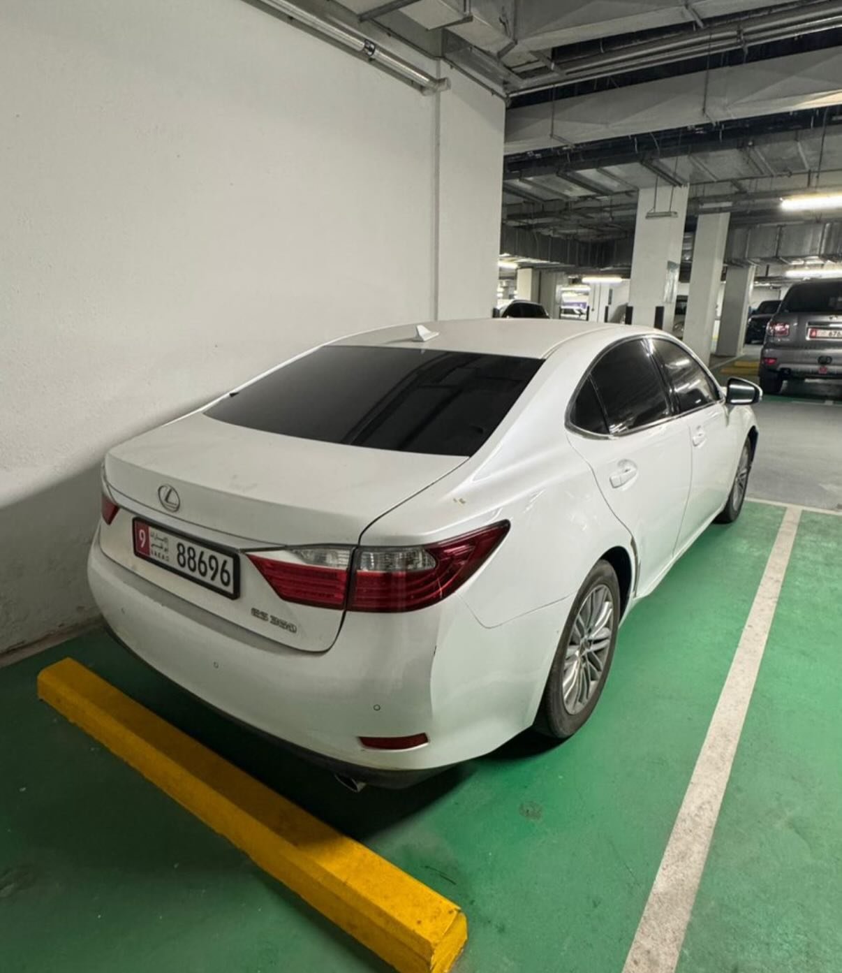 Lexus ES 350 2014, 27 000 AED — Дубай, ОАЭ Lexus ES 350 2014, 27 000 AED — Дубай, ОАЭ