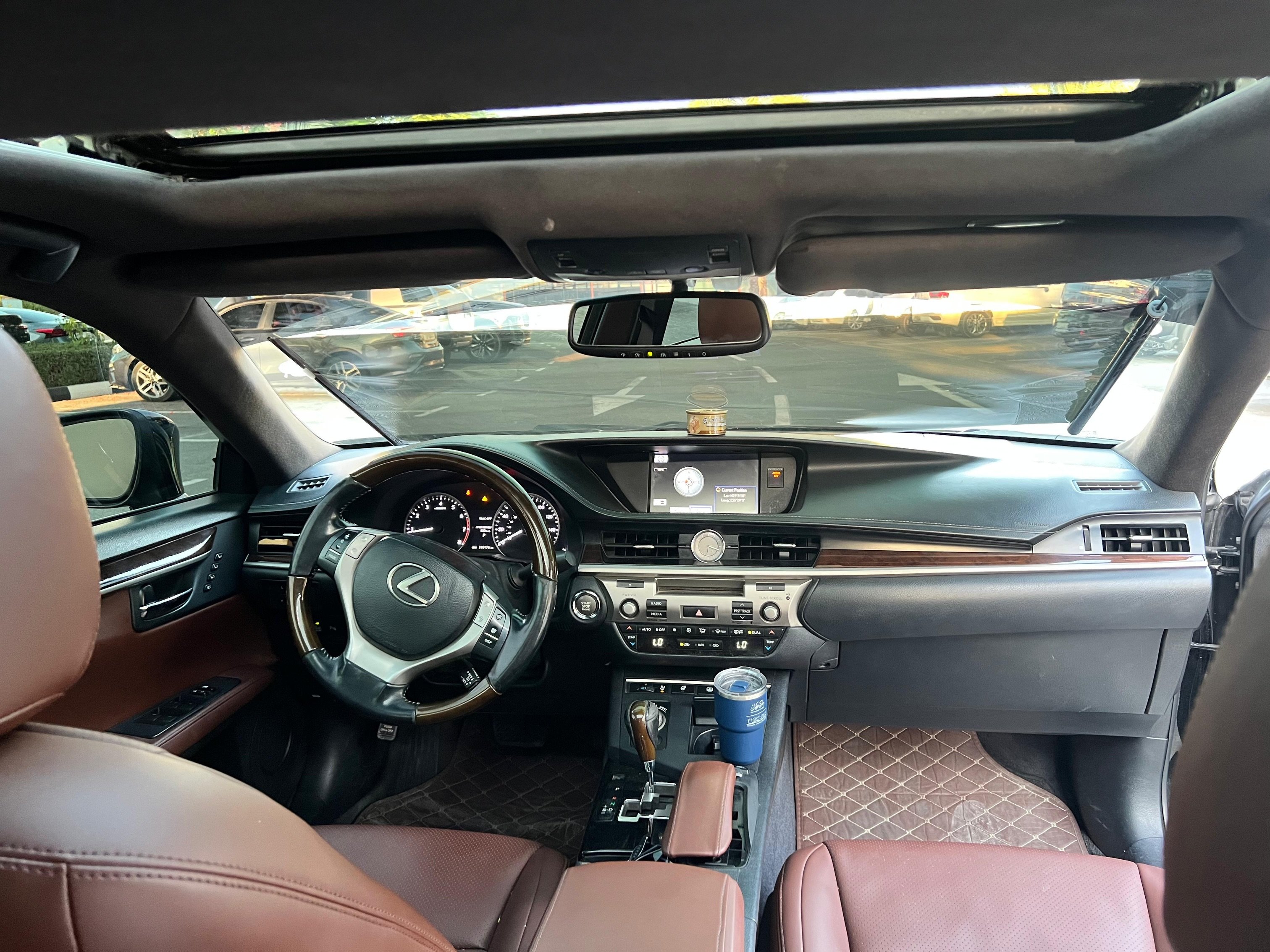 Lexus ES 350 2014, 30 000 AED, с люком — Дубай, ОАЭ Lexus ES 350 2014, 30 000 AED, с люком — Дубай, ОАЭ