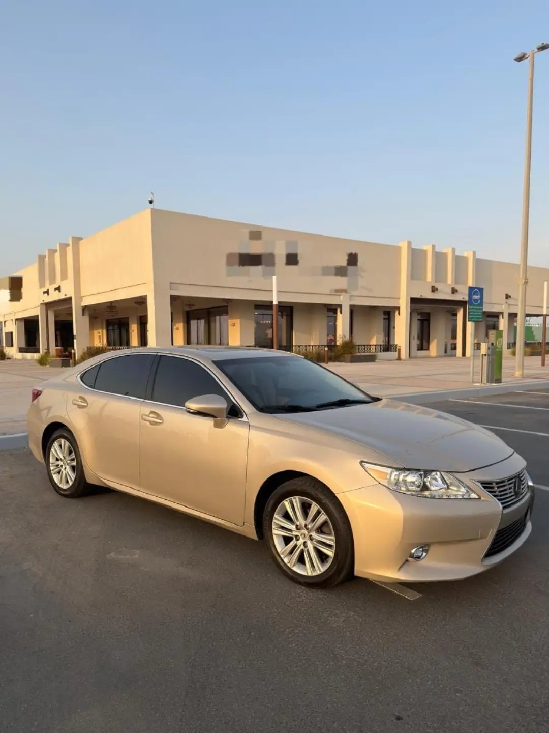 Lexus ES 350 2014 золотой (США, растаможка) — Дубай, ОАЭ Lexus ES 350 2014 золотой (США, растаможка) — Дубай, ОАЭ