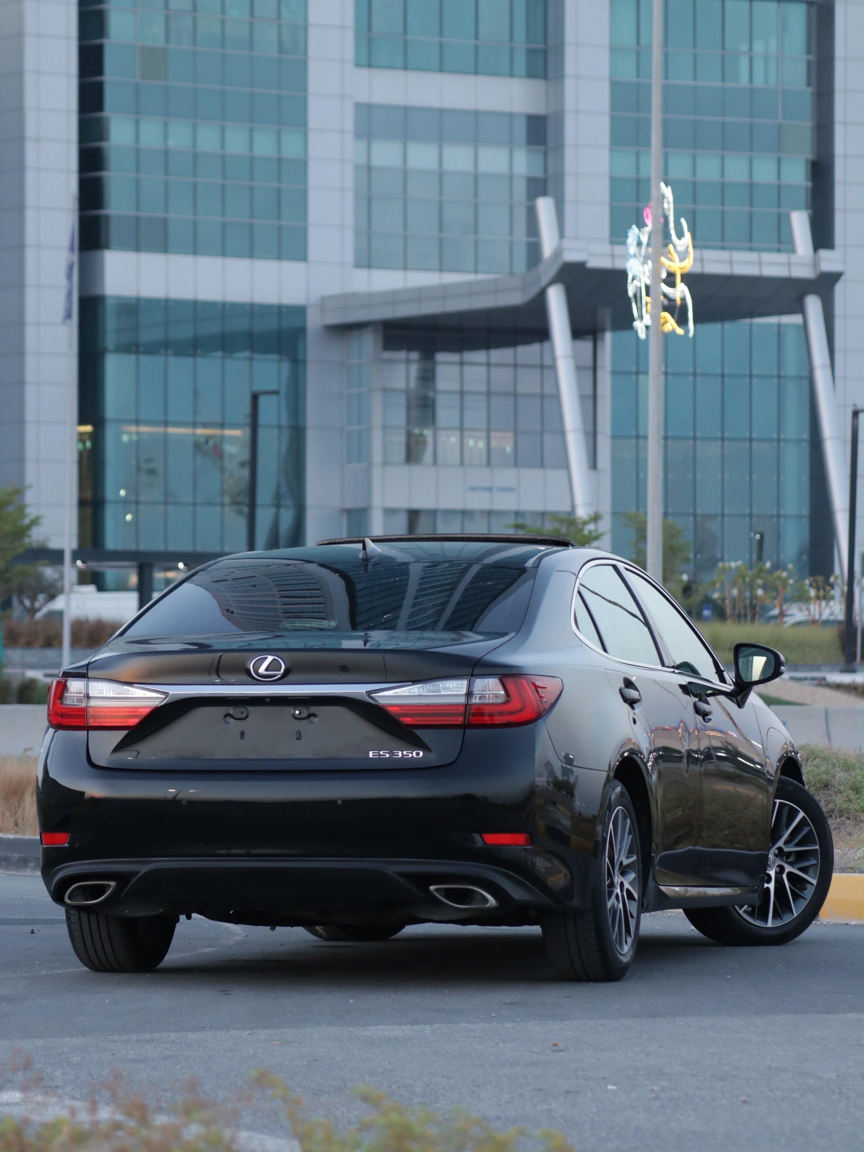 Lexus ES 350 2017 black Obsidian Black — agency condition — Dubai, UAE