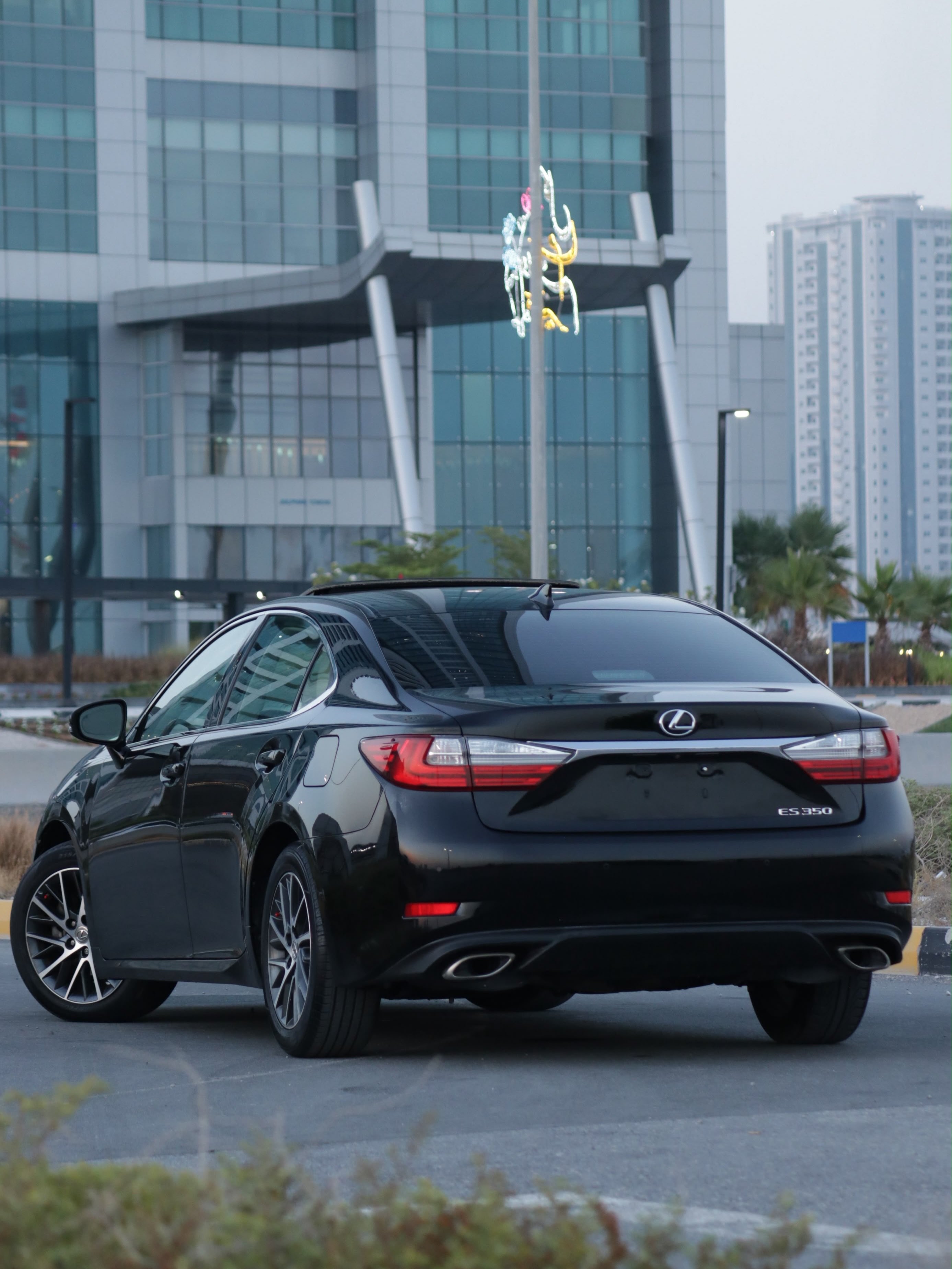 Lexus ES 350 2017 black Obsidian Black — agency condition — Dubai, UAE