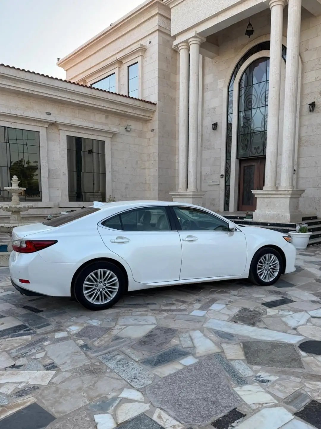 Lexus ES 350 2017, documentos de EE. UU. kilometraje 145265 millas — Dubái, EAU Lexus ES 350 2017, documentos de EE. UU. kilometraje 145265 millas — Dubái, EAU