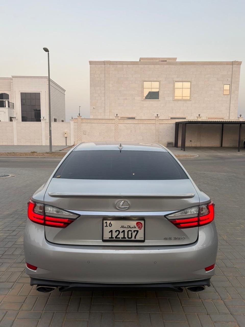 لكزس ES 350 2018 فضي — دبي, الإمارات