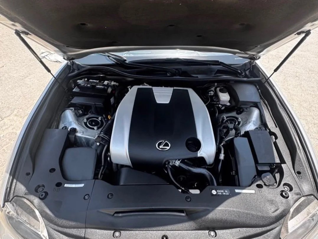 Lexus GS 350 2013 серебро, красный салон — new/unused in the country — Аджман, ОАЭ