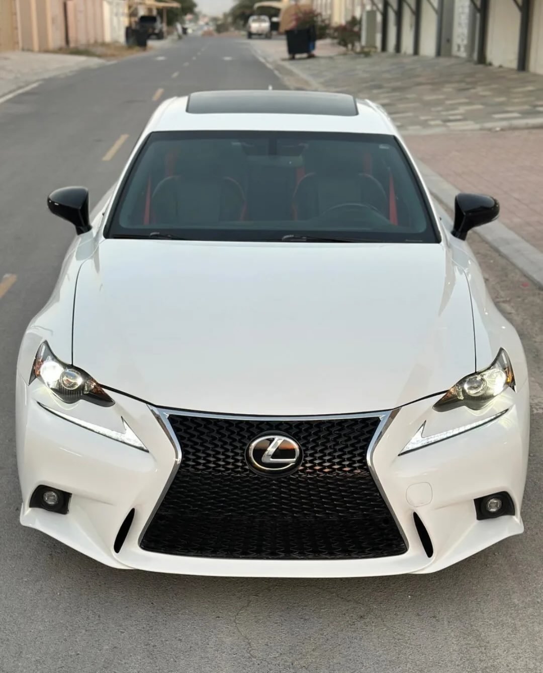 Lexus IS250 V6 2.5 Black Edition 2015 — Дубай, ОАЭ Lexus IS250 V6 2.5 Black Edition 2015 — очень чистый — Дубай, ОАЭ