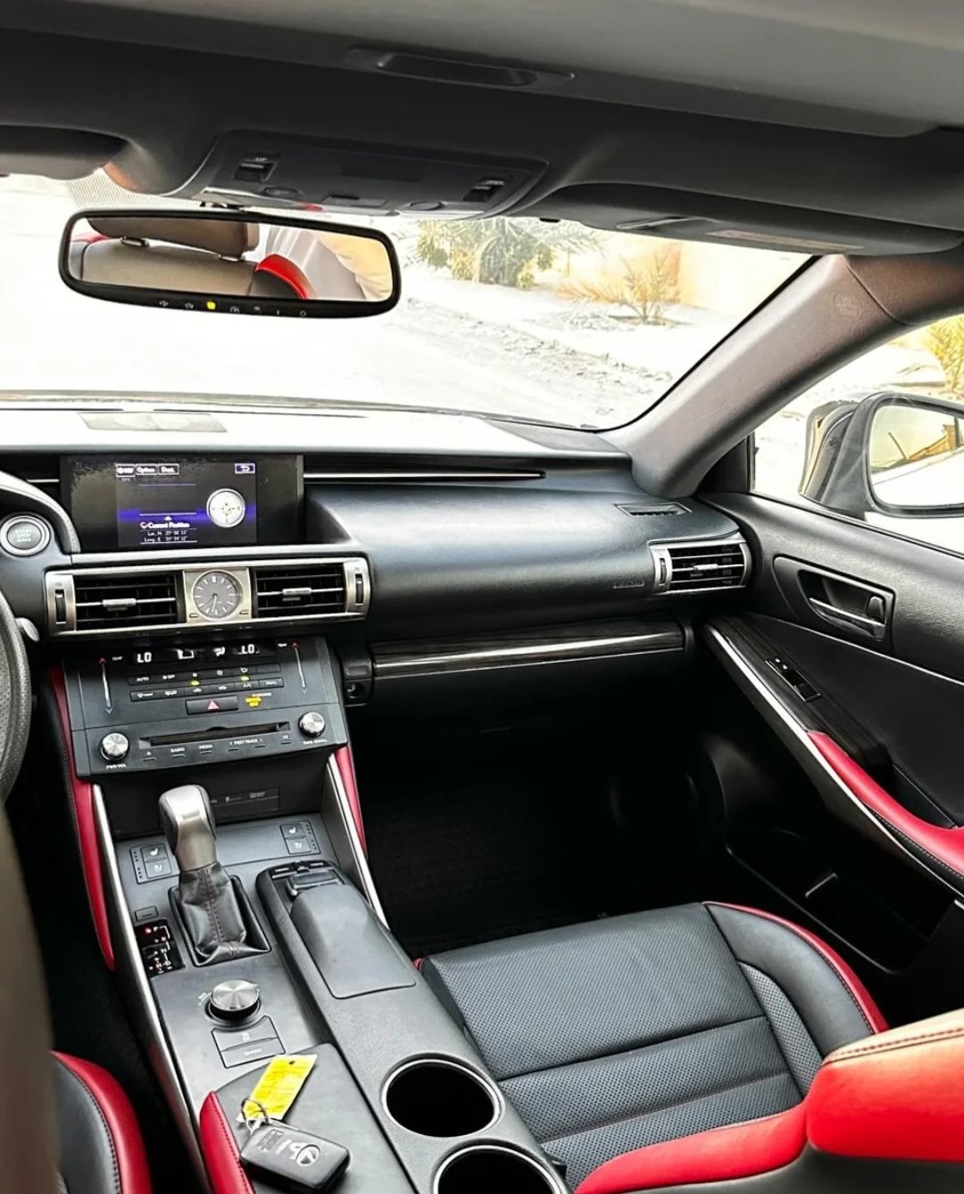 Lexus IS250 V6 2.5 Black Edition (таможенные документы США) — Дубай, ОАЭ Lexus IS250 V6 2.5 Black Edition (таможенные документы США) — очень чистый — Дубай, ОАЭ