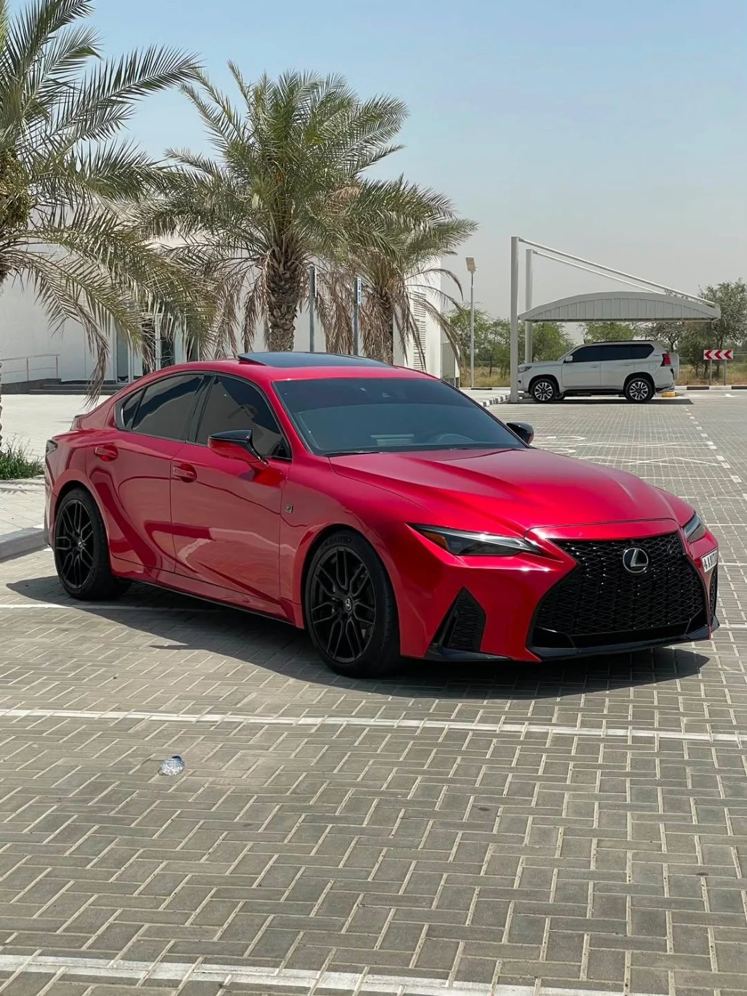 لكزس IS F 500 2023، 26 ألف كم، تجهيزات كاملة — حالة الوكيل — عجمان, الإمارات