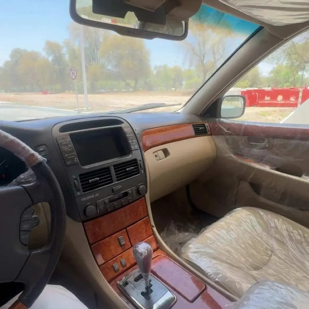 Lexus LS430 2004 полный привод (н/т) — б/у — Дубай, ОАЭ