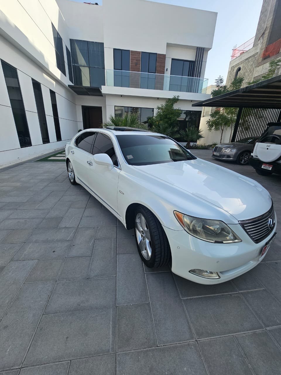 Lexus LS460 2007 белый, бежевый салон, Gulf — Дубай, ОАЭ