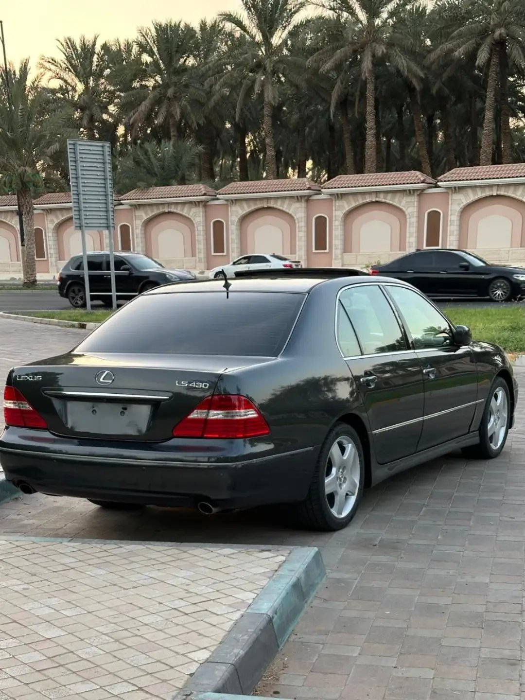 Lexus LS 430 2004 — 30000 AED, interior de cuero — Dubái, EAU Lexus LS 430 2004 — 30000 AED, interior de cuero — Dubái, EAU