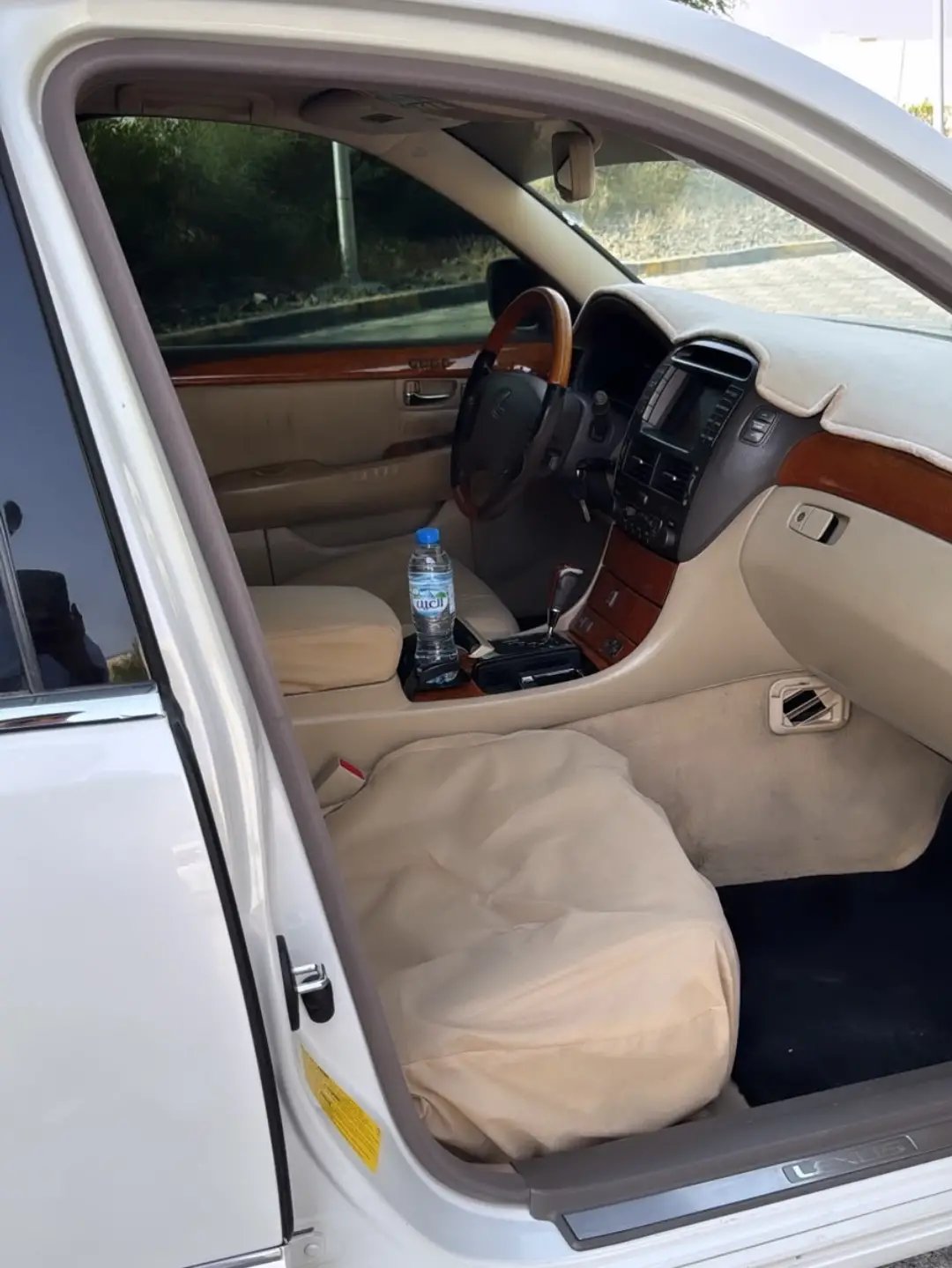 Lexus LS 430 2004 beige (opciones completas) — Dubái, EAU Lexus LS 430 2004 beige (opciones completas) — Dubái, EAU