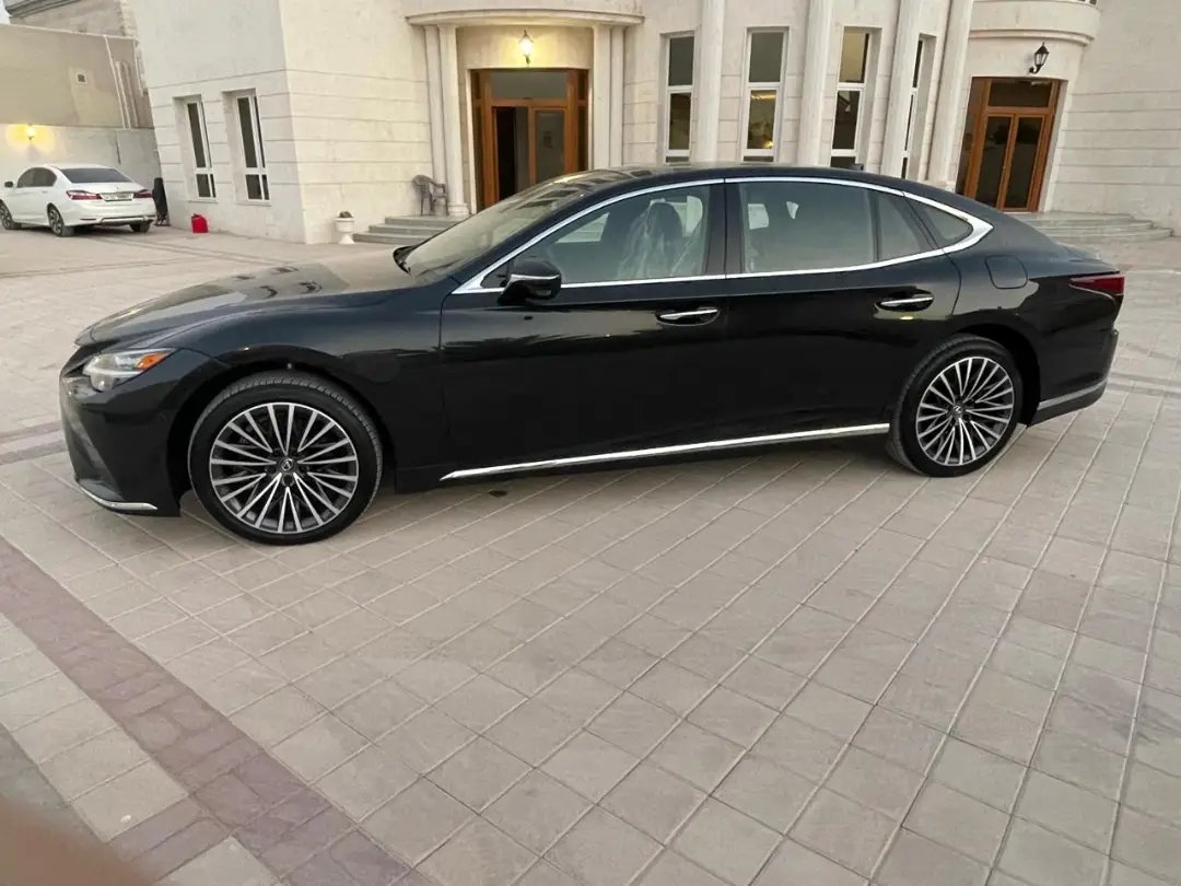 Lexus LS 500h AWD 2024 negro — Sharjá, EAU Lexus LS 500h AWD 2024 negro — Sharjá, EAU