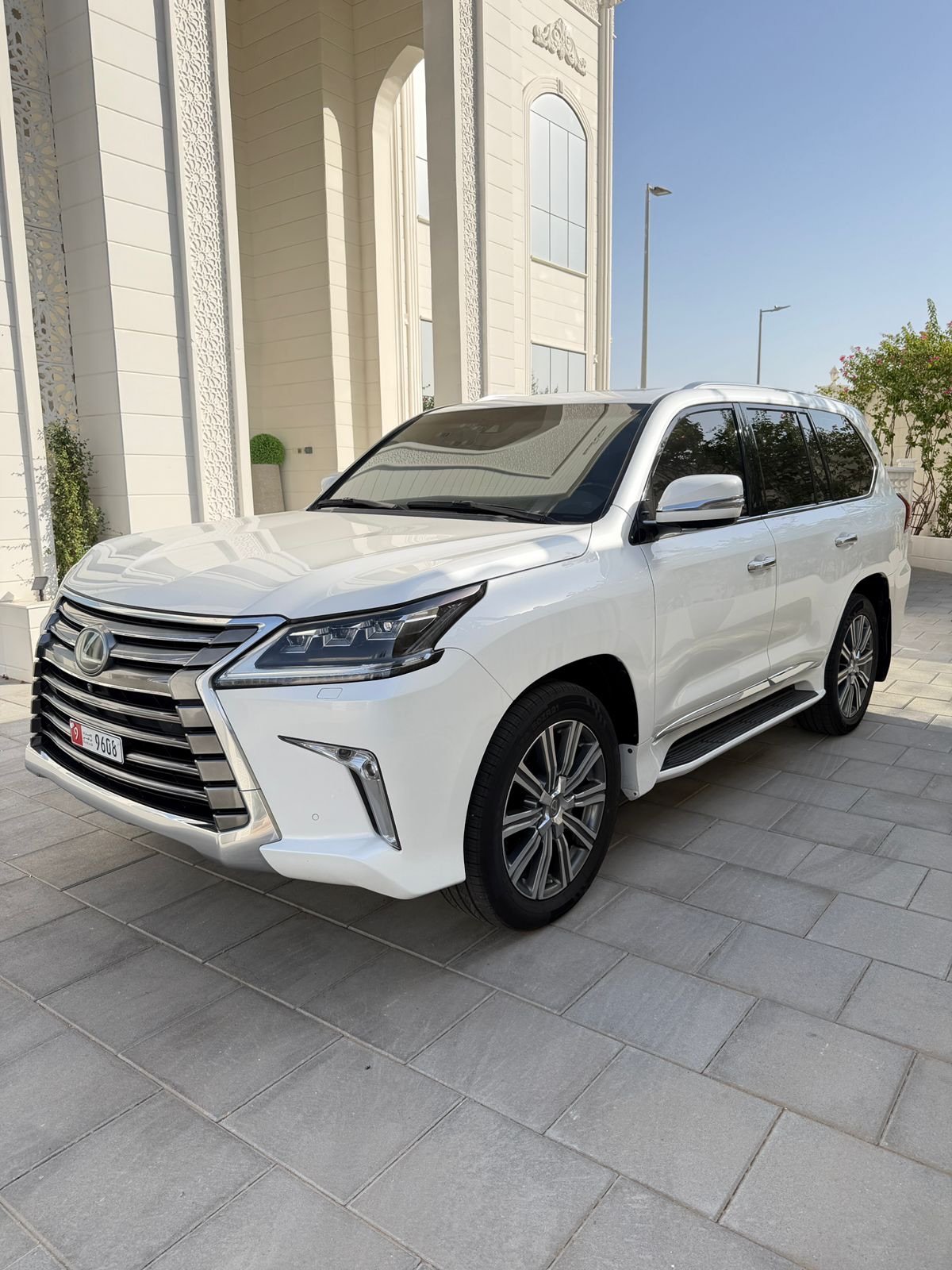 لكزس LX570 2017 (خليجي) — 215000 درهم — دبي, الإمارات