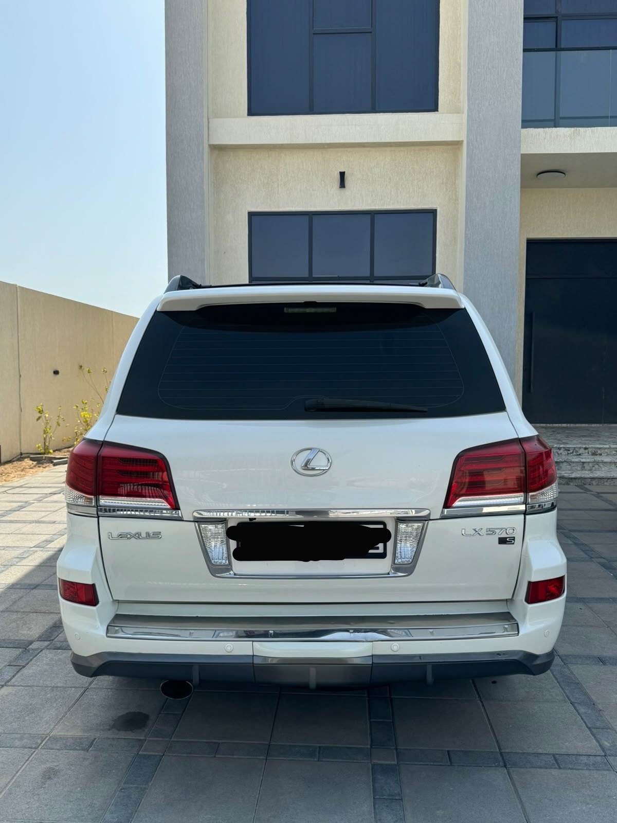 لكزس LX 570 2014 أبيض (خليجي) — دبي, الإمارات