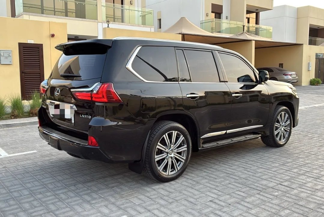 Lexus LX 570 2016 negro, equipado completo — Dubái, EAU Lexus LX 570 2016 negro, equipado completo — Dubái, EAU
