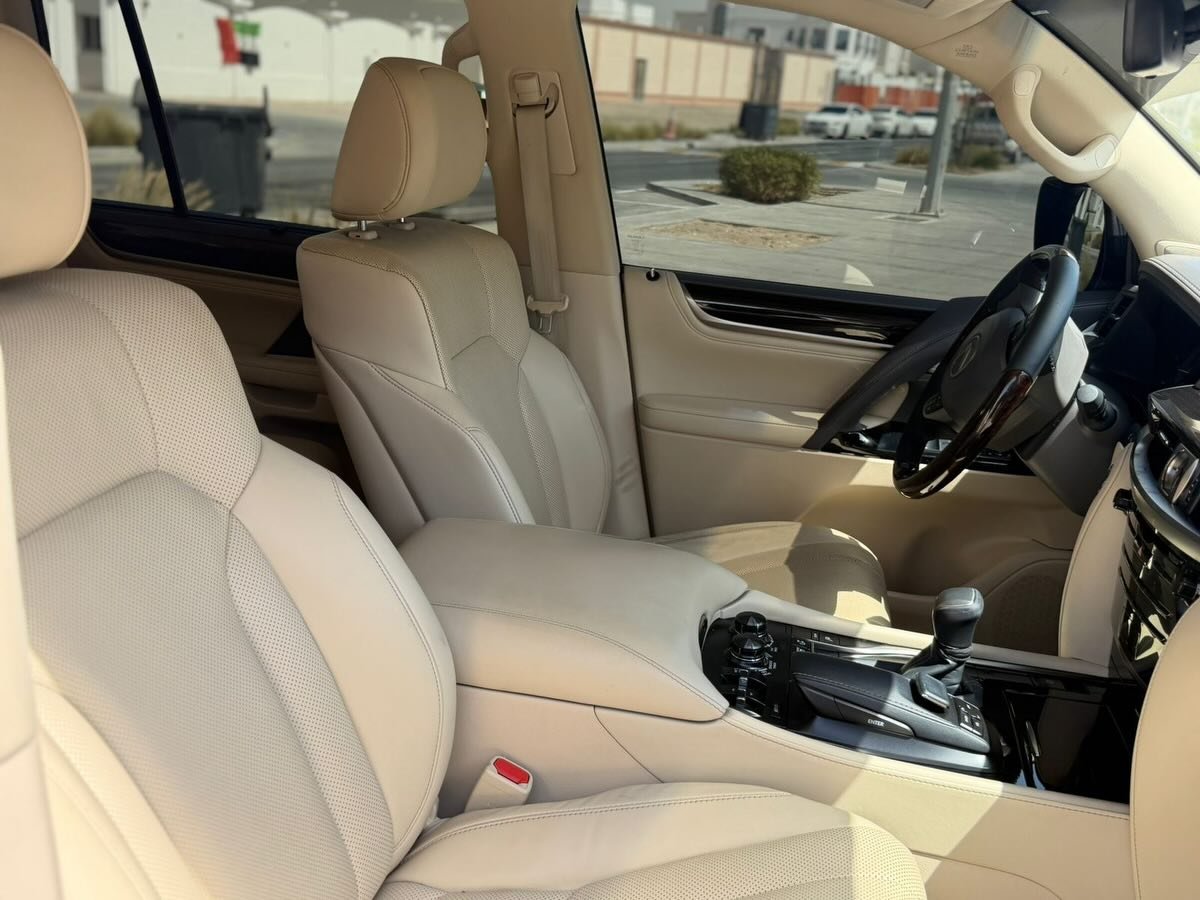 Lexus LX 570 2020 серебро, пробег 117500 км — Абу-Даби, ОАЭ Lexus LX 570 2020 серебро, пробег 117500 км — prestige — Абу-Даби, ОАЭ