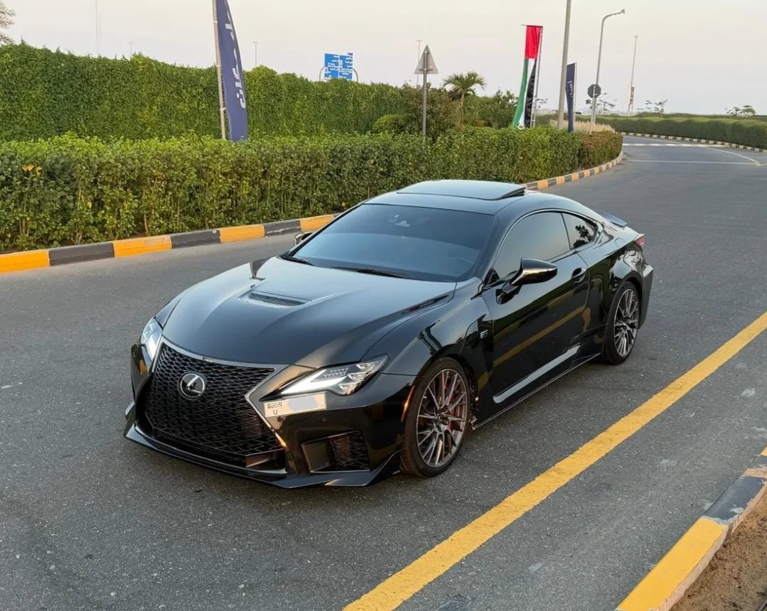 Lexus RC F 2022 negro 65k km — Dubái, EAU Lexus RC F 2022 negro 65k km — Dubái, EAU