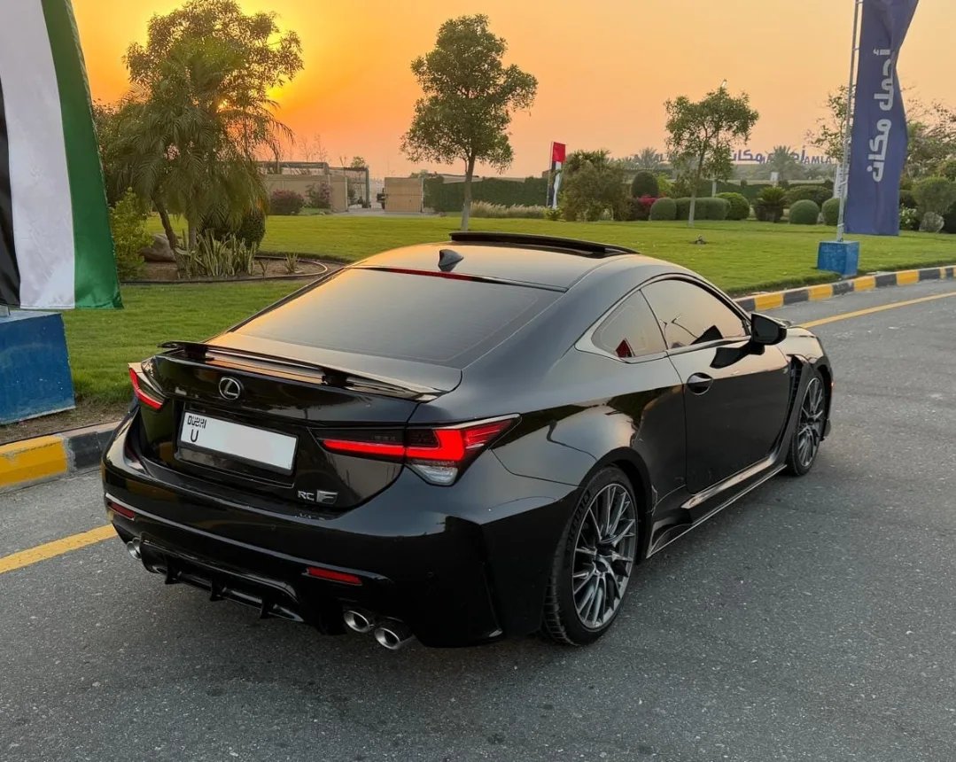 Lexus RC F 2022 negro 65k km — Dubái, EAU Lexus RC F 2022 negro 65k km — Dubái, EAU