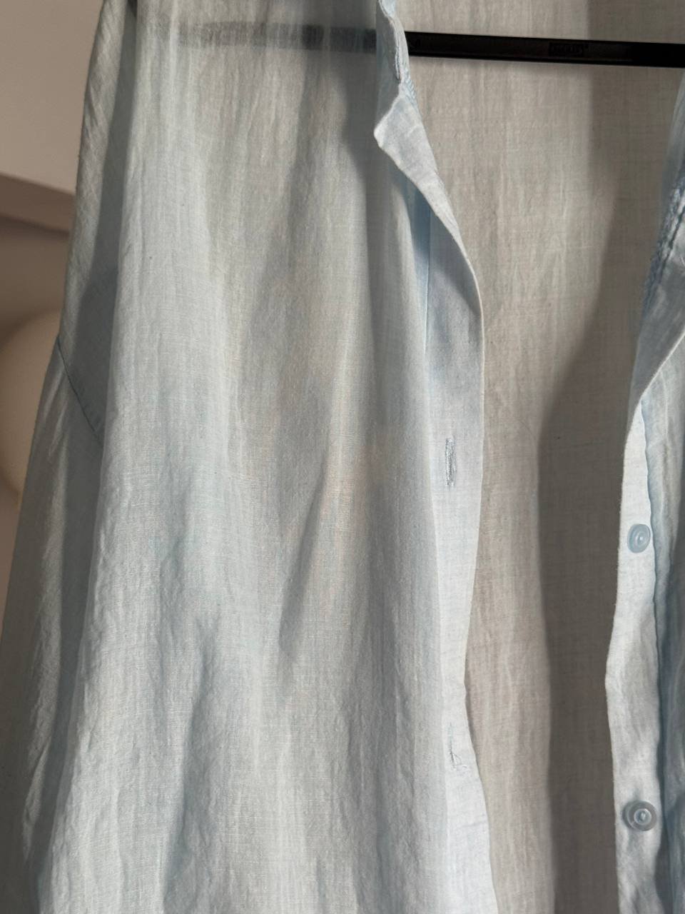 Camisa ligera azul claro transparente — Alanya, Turquía Camisa ligera azul claro transparente — Alanya, Turquía