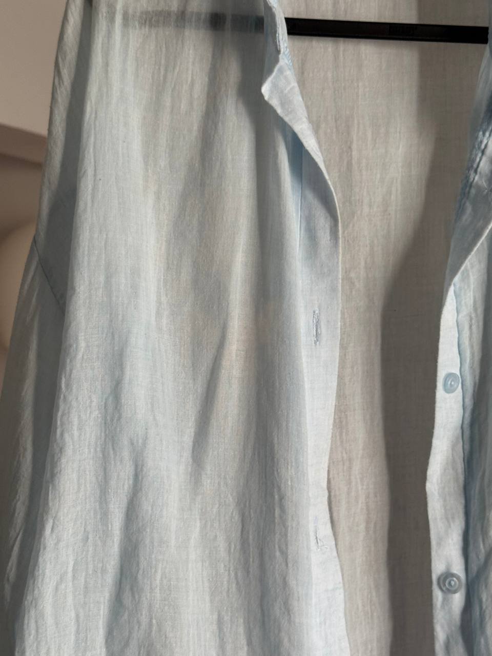 Camisa ligera azul claro transparente — Alanya, Turquía Camisa ligera azul claro transparente — Alanya, Turquía