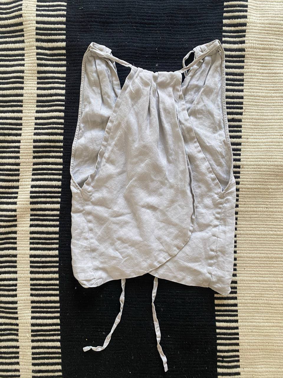 Light gray tie-top linen S-M — Belgrade, Serbia Light gray tie-top linen S-M — Belgrade, Serbia