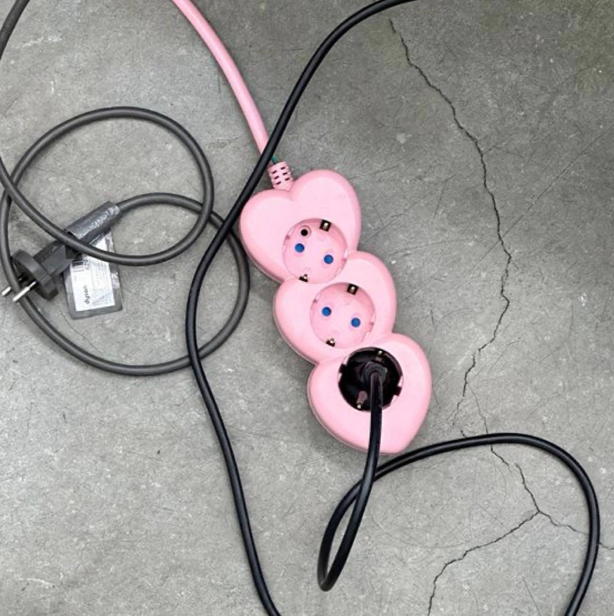 Looking for a 3-way power strip/extension with 8 sockets — Batumi, Georgia