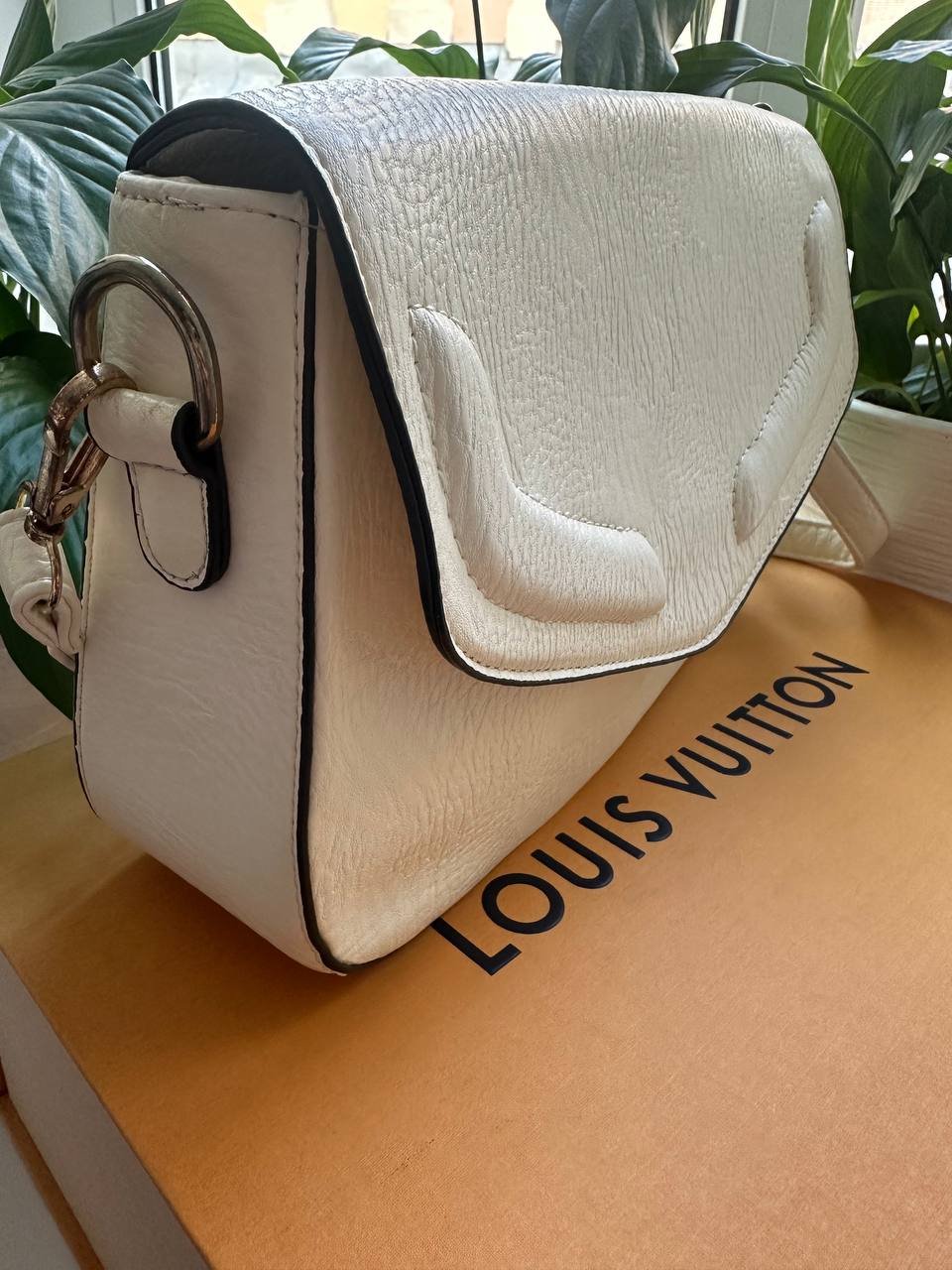 حقيبة Louis Vuitton، 500 روبل — سانت بطرسبرغ, روسيا