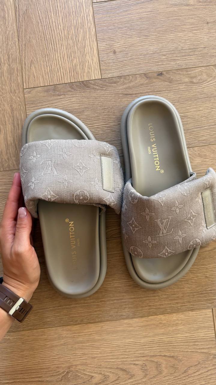 Louis Vuitton Pool Pillow Flat Comfort Mule mules, 40 — Barcelona, Spain