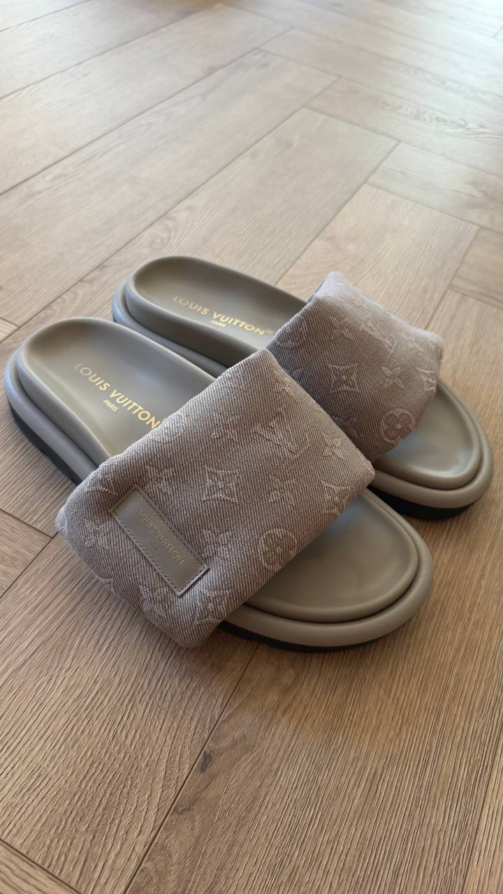 Louis Vuitton Pool Pillow Flat Comfort Mule mules, 40 — Barcelona, Spain