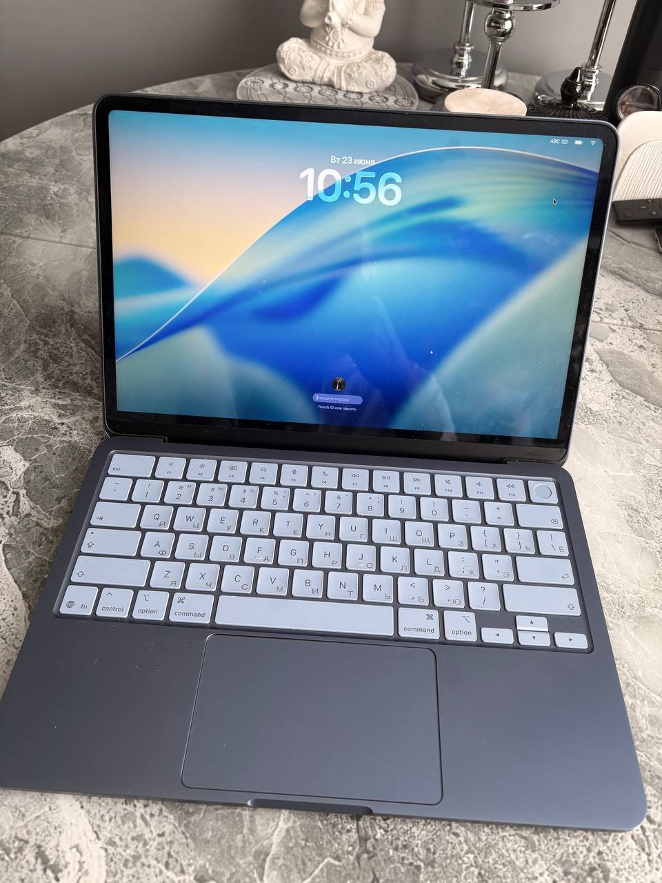 MacBook 13 Neo Indigo, A18 Pro, 8/512 — excellent — Moscow, Russia