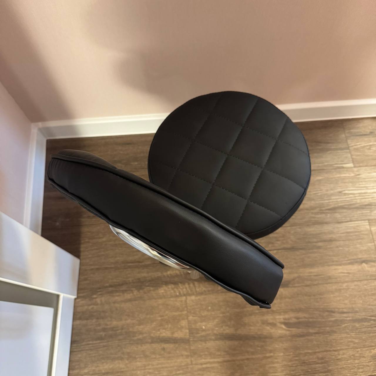 Master chair on wheels 1000 RUB — Moscow, Russia Master chair on wheels 1000 RUB — Moscow, Russia