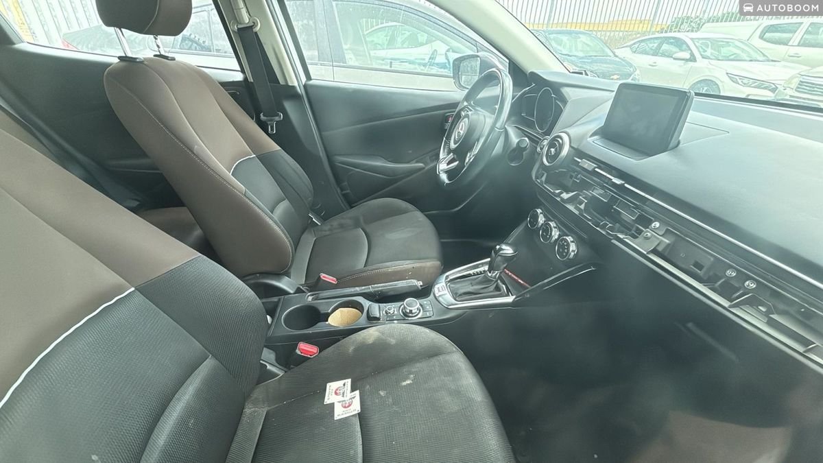 Mazda 2 2022 Dynamic white automatic 1.5 petrol — Tel Aviv, Israel