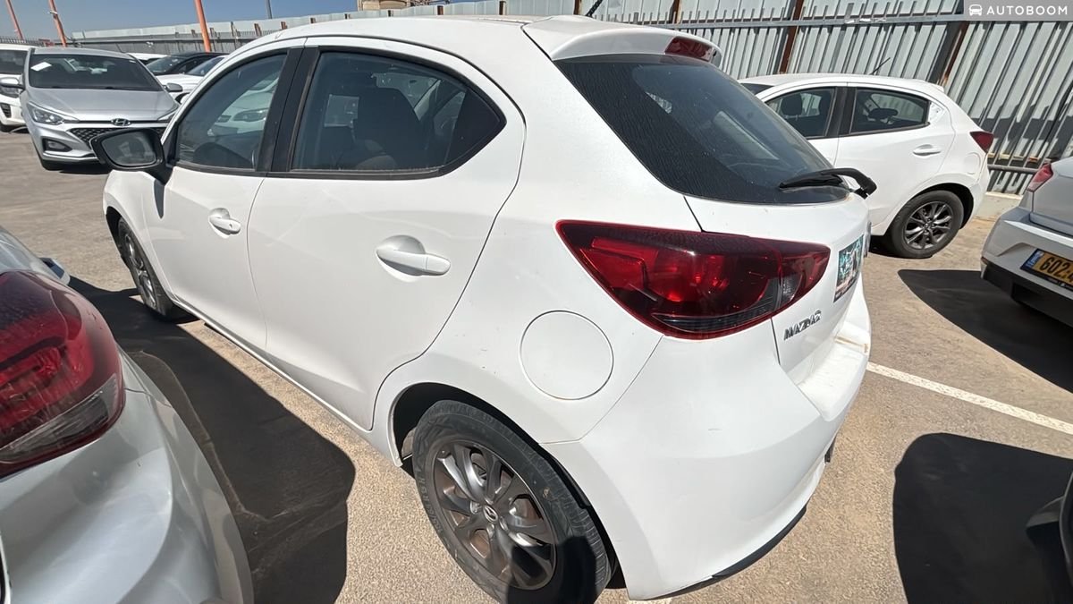 Mazda 2 2022 Dynamic white automatic — Tel Aviv, Israel