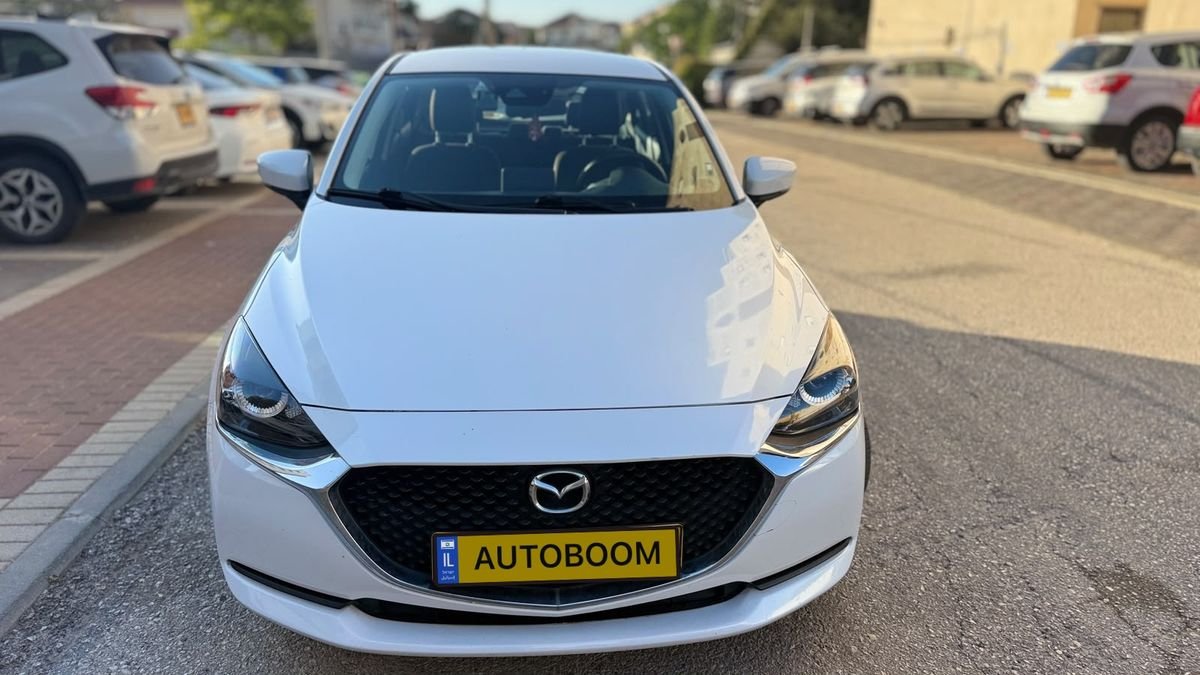 Mazda 2 Dynamic 2022 white automatic 1.5 — Tel Aviv, Israel