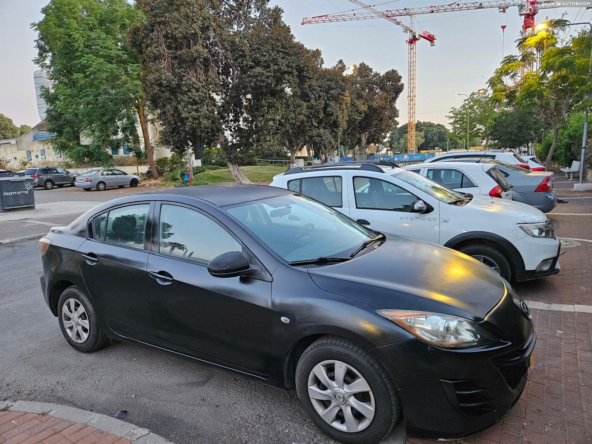 Mazda 3 2009 black Active automatic 1.6 — Tel Aviv, Israel