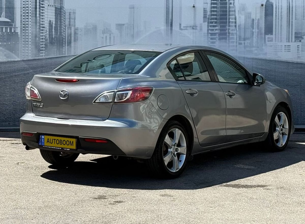 Mazda 3 2010 Active sedan silver — Haifa, Israel