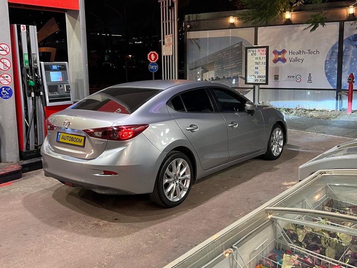Mazda 3 2013 silver Comfort (automatic) — Tel Aviv, Israel