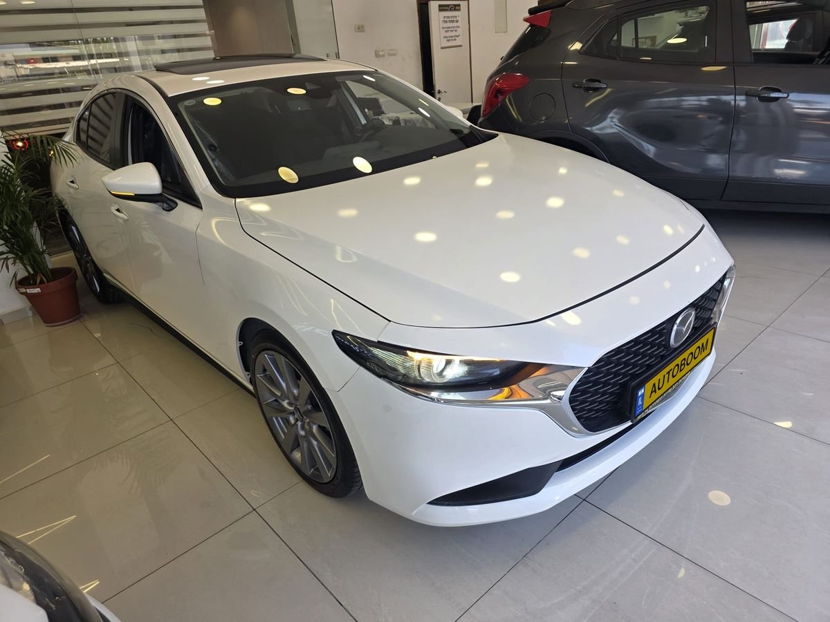 Mazda 3 2021 sedan white Spirit automatic 2.0 petrol — Tel Aviv, Israel