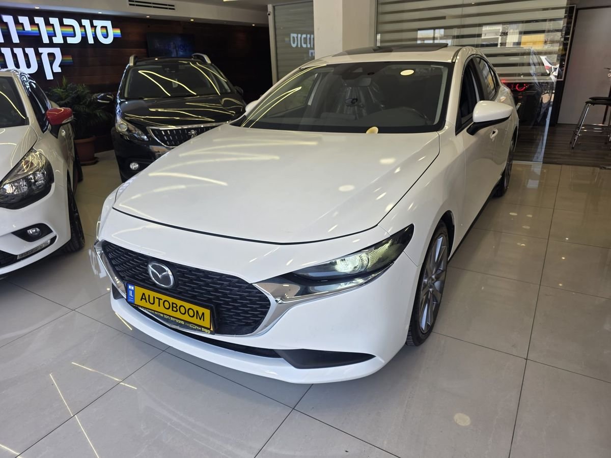 Mazda 3 2021 sedan white Spirit automatic 2.0 petrol — Tel Aviv, Israel