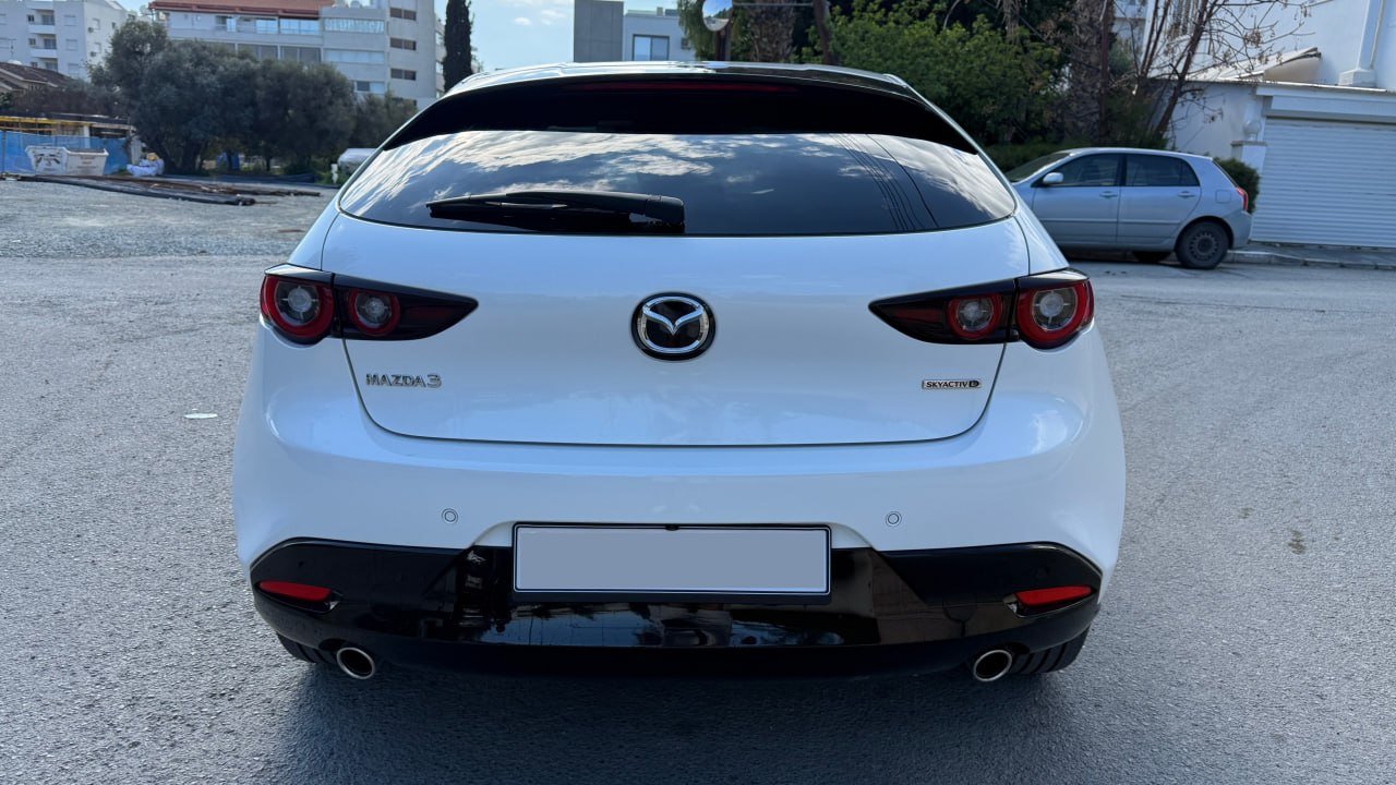 Mazda 3 2023 1.8 diésel automático hatchback — excelente — Limasol, Chipre