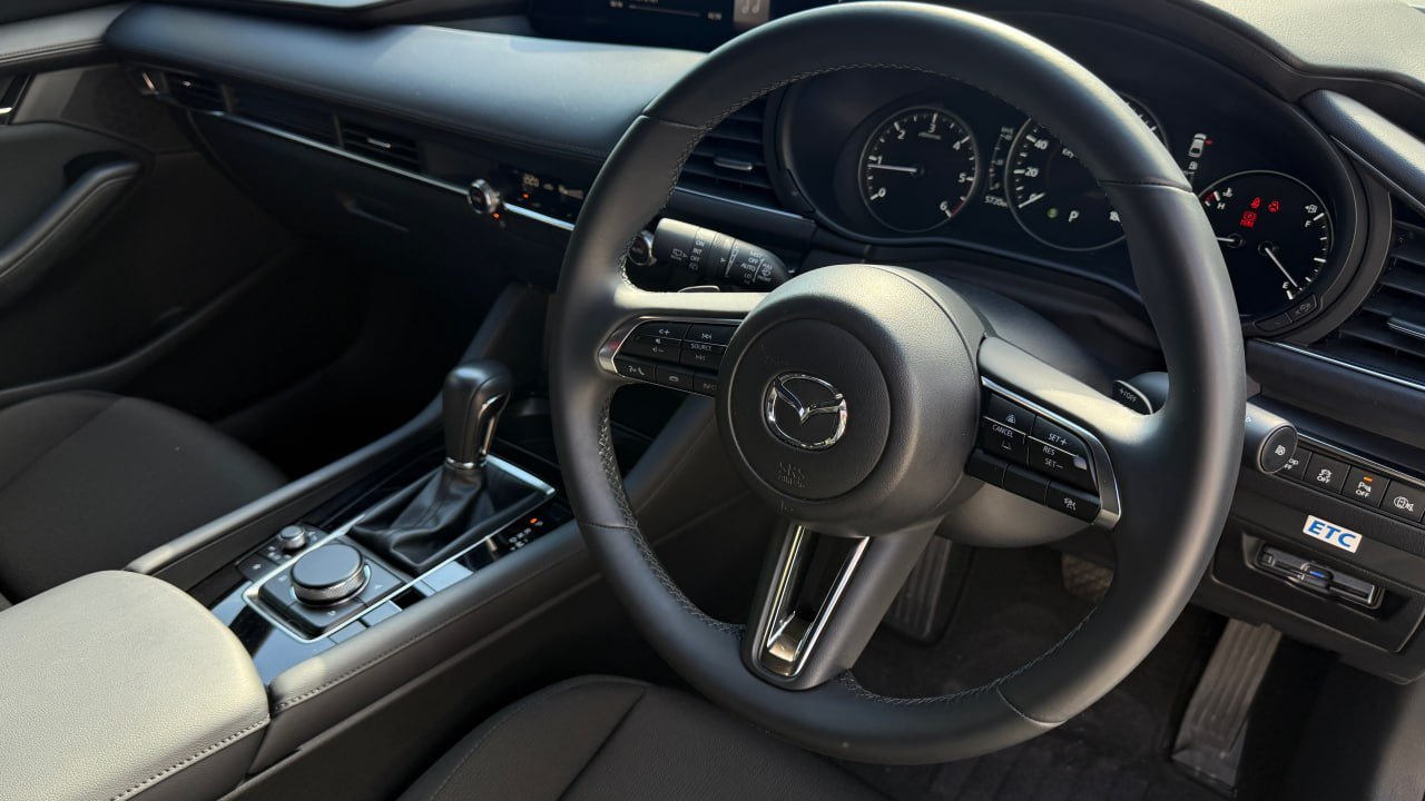 Mazda 3 2023 1.8 diésel automático hatchback — excelente — Limasol, Chipre