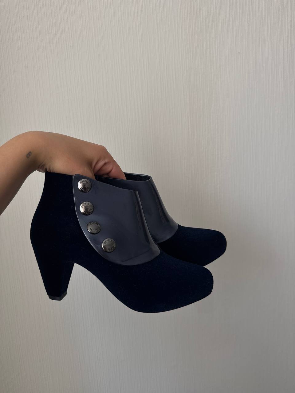 جزمة كاحل Melissa باللون الأزرق الغامق جديدة مقاس 36 — موسكو, روسيا