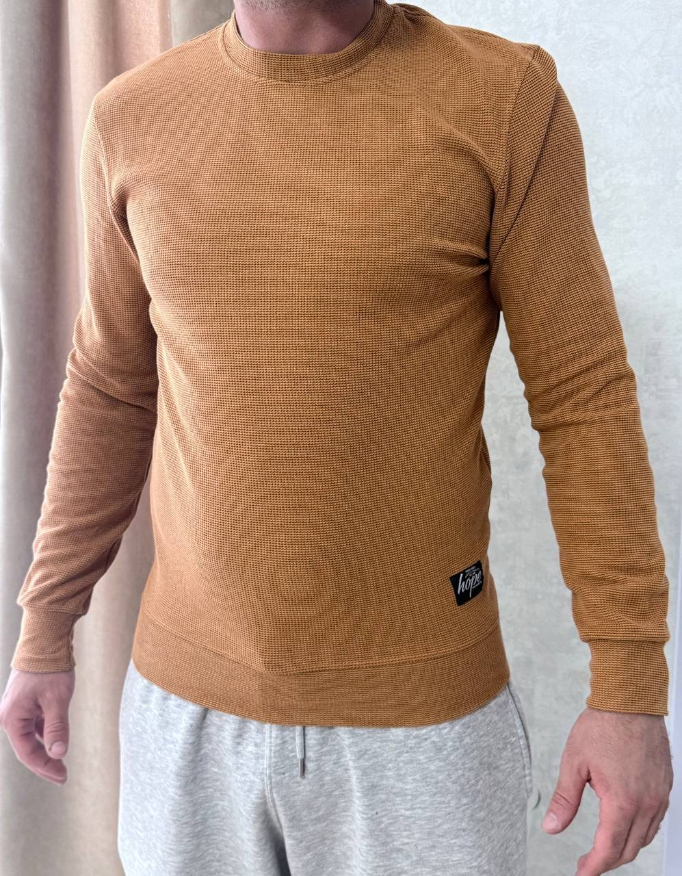 Men's sweater long sleeve caramel, size M — excellent — Batumi, Georgia