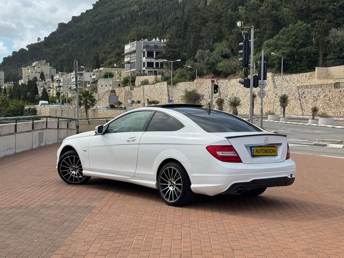 Mercedes-Benz C-Class 2014 white automatic — Haifa, Israel