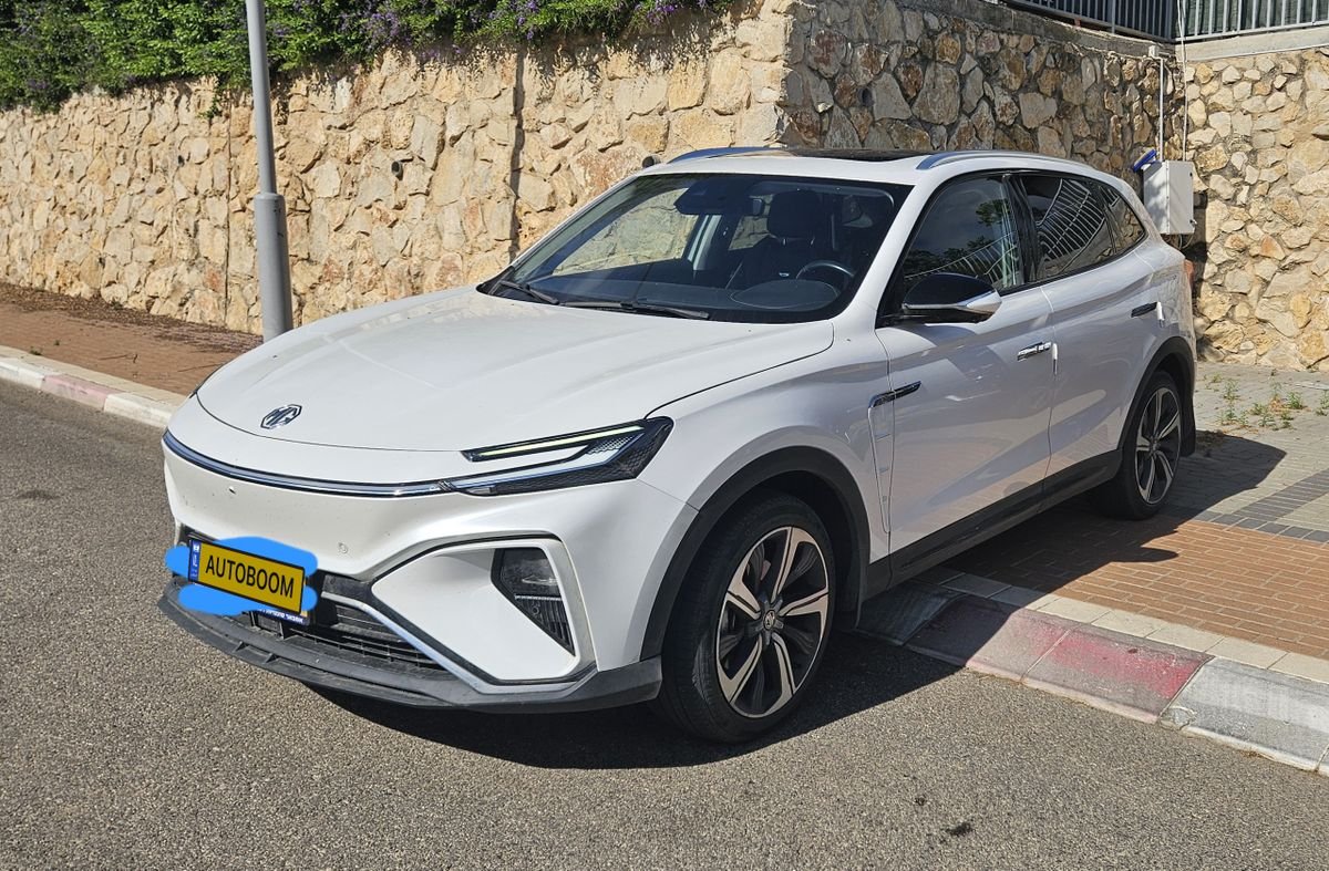MG Marvel R 2023 white electric SUV — Tel Aviv, Israel