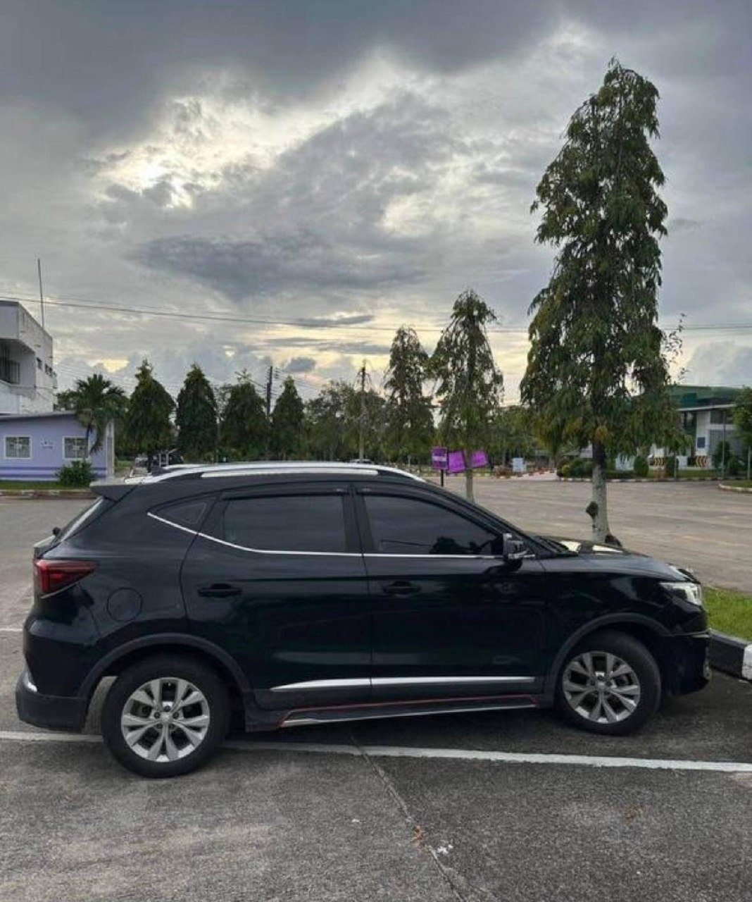 MG ZS 2019 black 1.5 automatic crossover 230000 ฿ — Phuket, Thailand