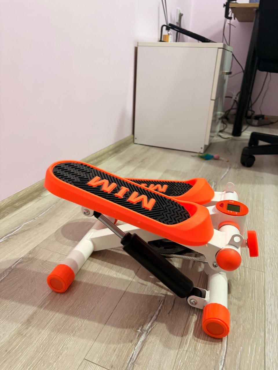 Mini stepper para entrenamientos en casa (giratorio) — Batumi, Georgia Mini stepper para entrenamientos en casa (giratorio) — excelente — Batumi, Georgia