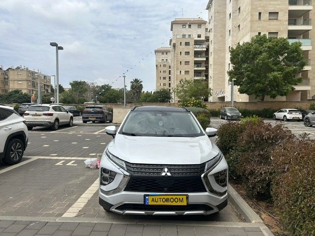 Mitsubishi Eclipse Cross 2022 white Instyle — Tel Aviv, Israel
