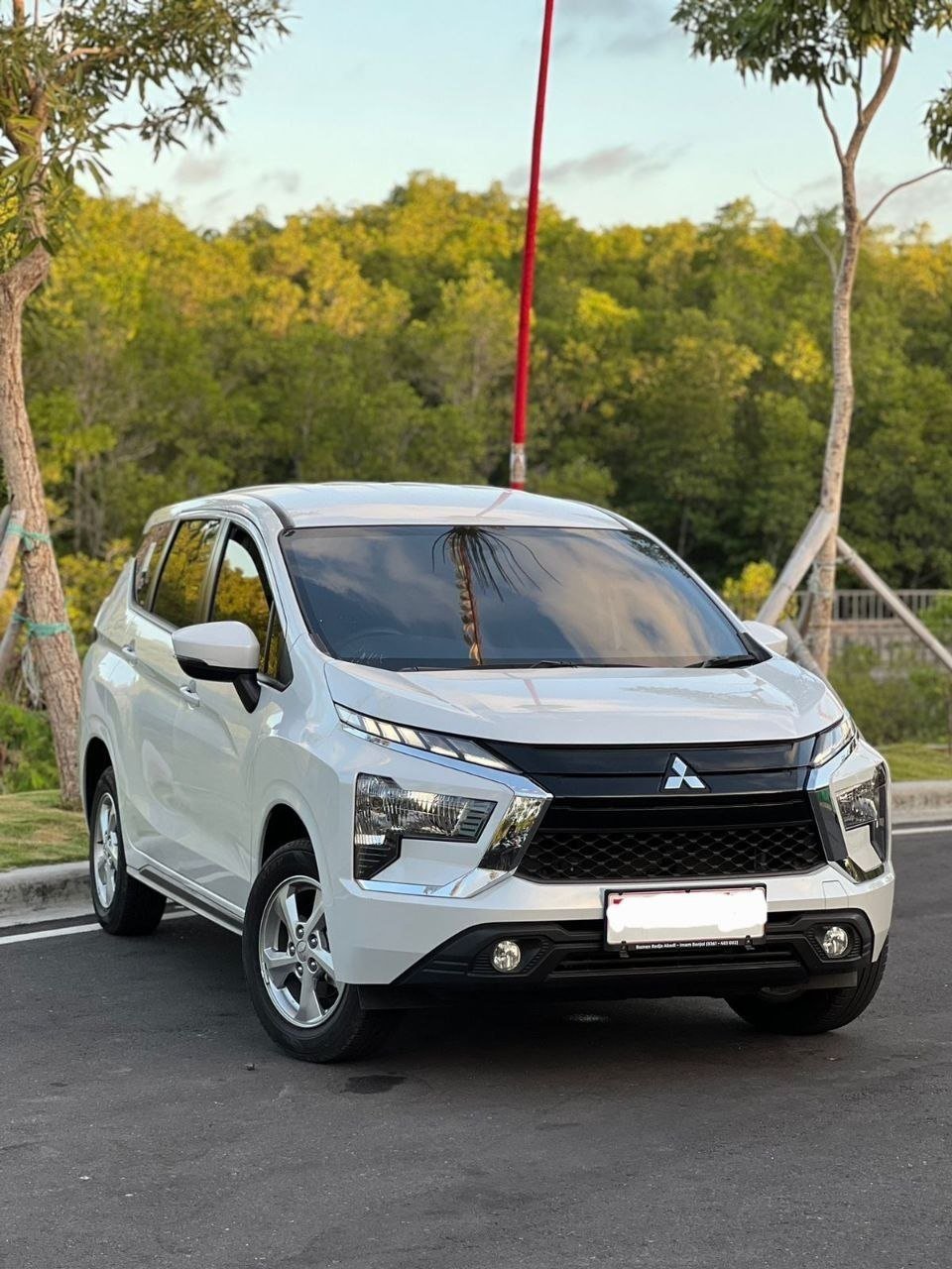 Mitsubishi Eclipse Cross (blanco) — Bali, Indonesia Mitsubishi Eclipse Cross (blanco) — Bali, Indonesia