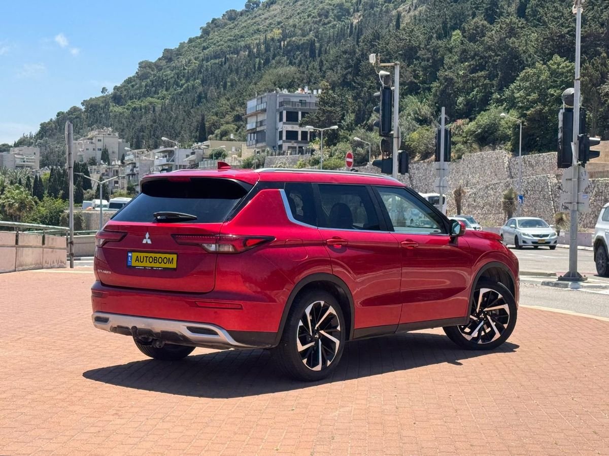 Mitsubishi Outlander 2022 red Instyle — Haifa, Israel